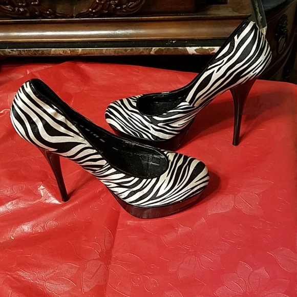Shoes - Picture 1 of 4